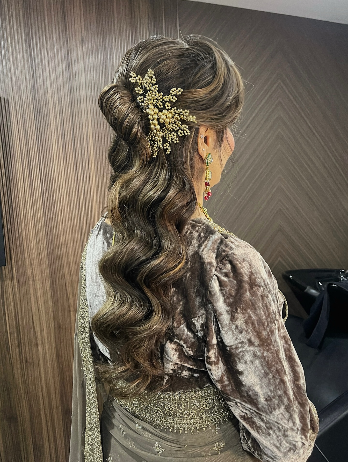 Wavy half-up style by Fefe Artist